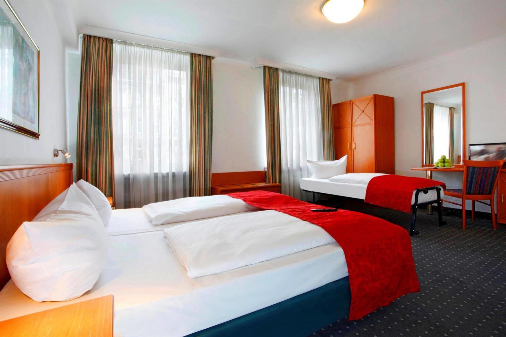 Ina Royal Hotel